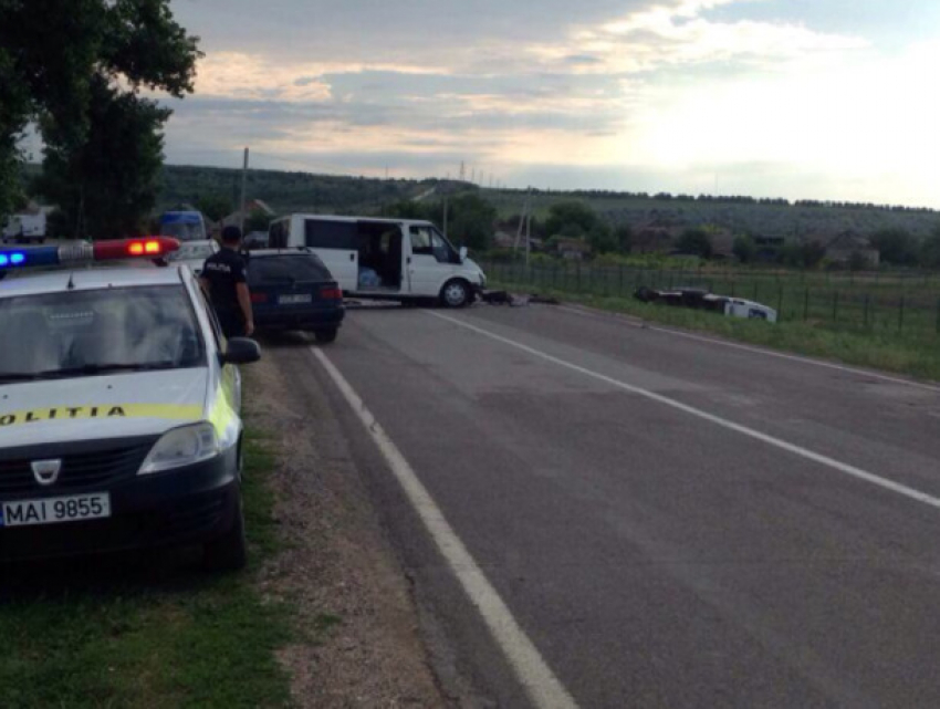Пассажиры микроавтобуса пострадали в ДТП по дороге в Кишинев