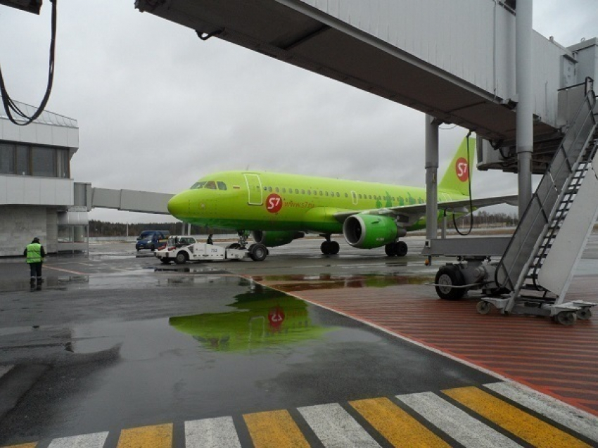 Недопущенный в Молдову из-за Рогозина лайнер вылетел из аэропорта Минска в Кишинев