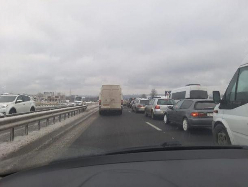 В понедельник весь Кишинев превратился в сплошную пробку