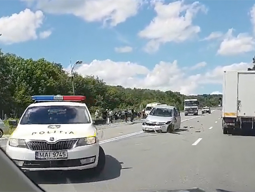 Два человека пострадали в столкновении трех автомобилей в Оргеевском районе