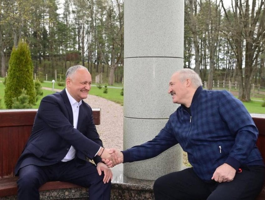 Додон поздравил Лукашенко и весь белорусский народ