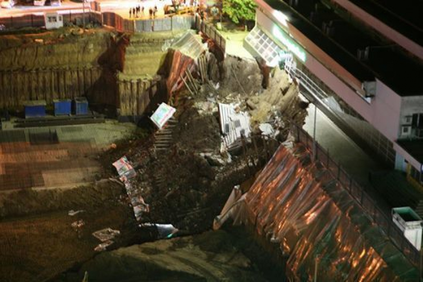 Момент обвала земли на Рышкановке попал на видео 