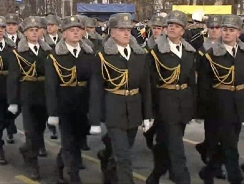 Военные из Молдовы прошли маршем по центру Бухареста