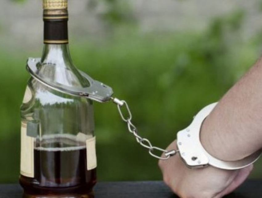 Мужчина украл бутылку коньяка из «Алкомаркета» и был избит за это прохожими