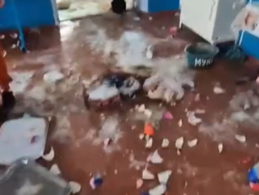 Маленькие вандалы: в Малаештах школьники устроили погром в столовой