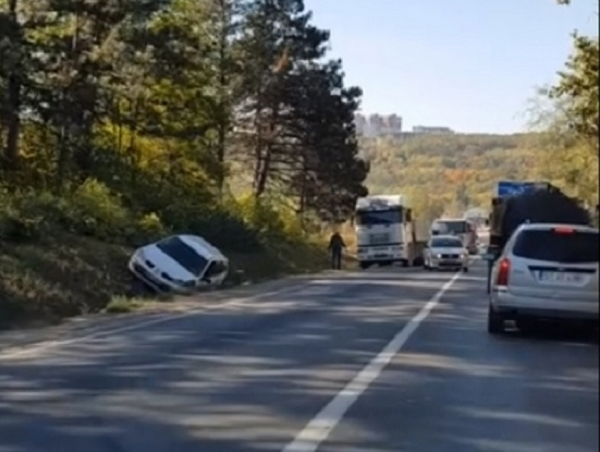 Цепное ДТП спровоцировало пробку на Балканском шоссе и попало на видео 