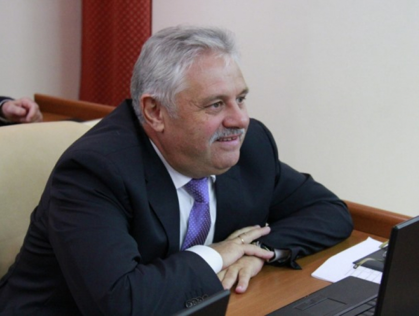 Анатолий Гилаш - чиновник-рекордсмен