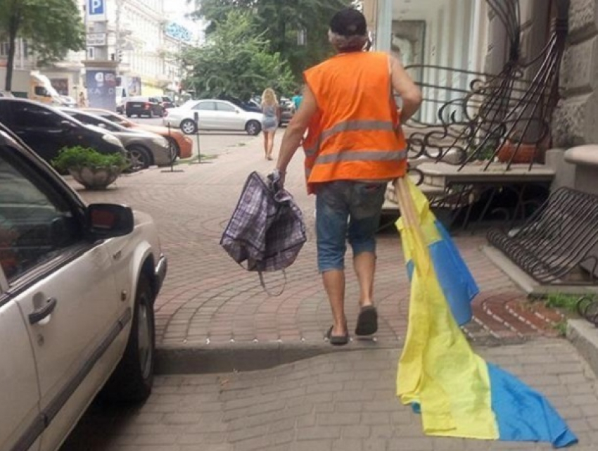 Надругательство над украинским флагом в Одессе спровоцировало призыв радикалов к жестокой расправе над мужчиной