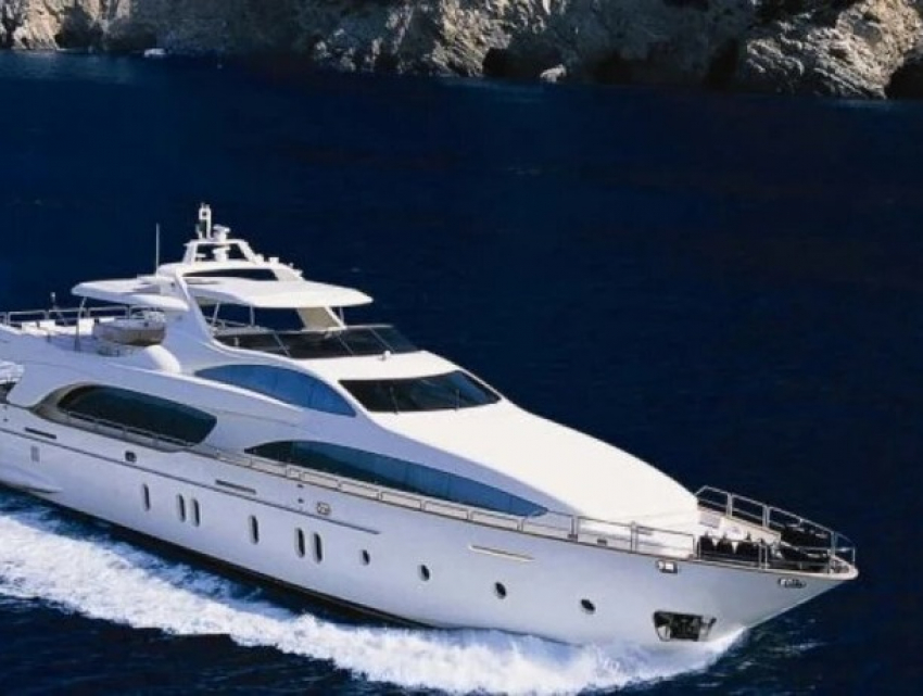 У Плахотнюка отыскали шикарную яхту, зарегистрированную на его бывшую жену