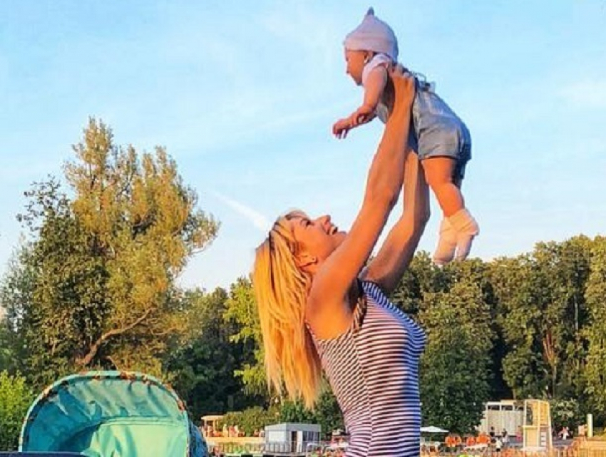 «У него самые вкусные щечки и самая нежная улыбка»: Наталья Гордиенко впервые показала своего ребенка