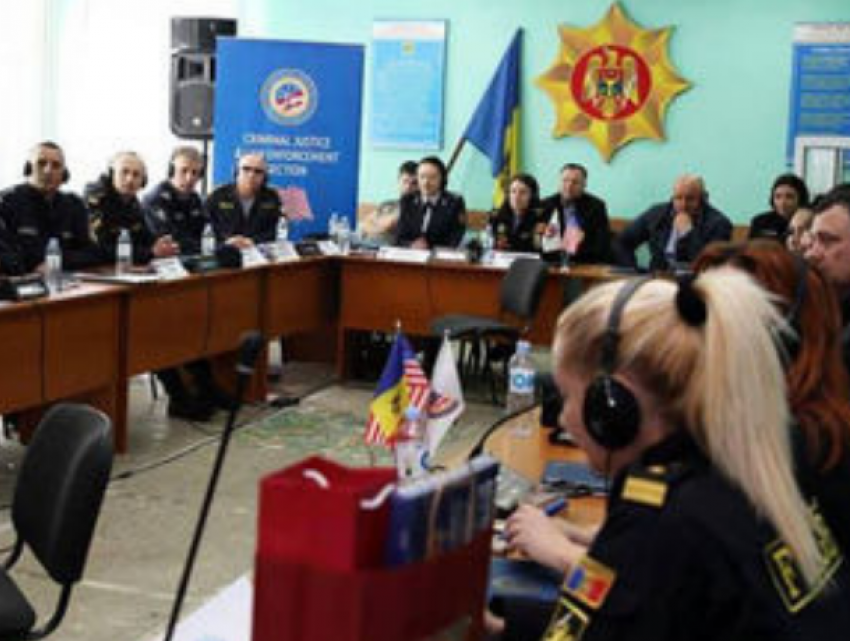 Агенты ФБР обучают молдавских полицейских