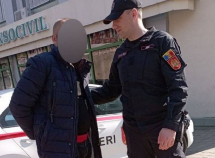 Прямо в центре гопник отобрал у мужчины телефон и продал его через несколько минут