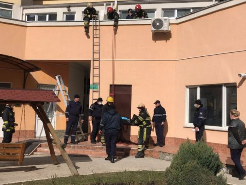 В Кишиневе погиб ребенок - упал с 9-го этажа жилого дома 