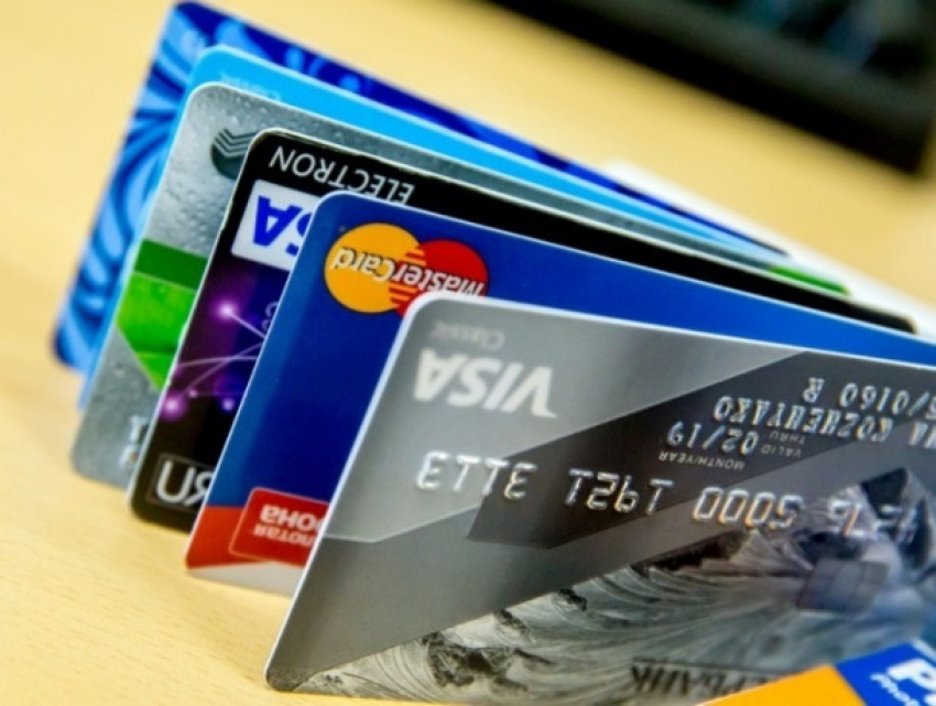 Более 300 граждан Молдовы лишились денег на своих банковских картах