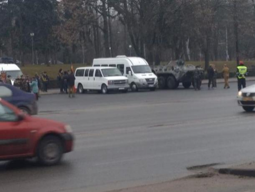 Молдавские «афганцы» прошли колонной по улицам Кишинёва