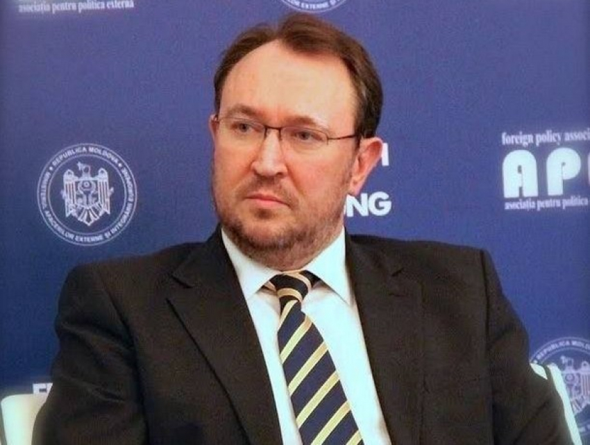 Во власти не может быть вакуума, -Тэнасе