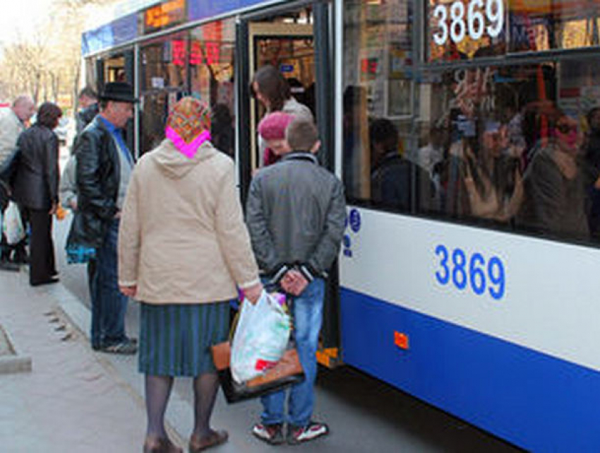 Новые абонементы для проезда на общественном транспорте получат пенсионеры