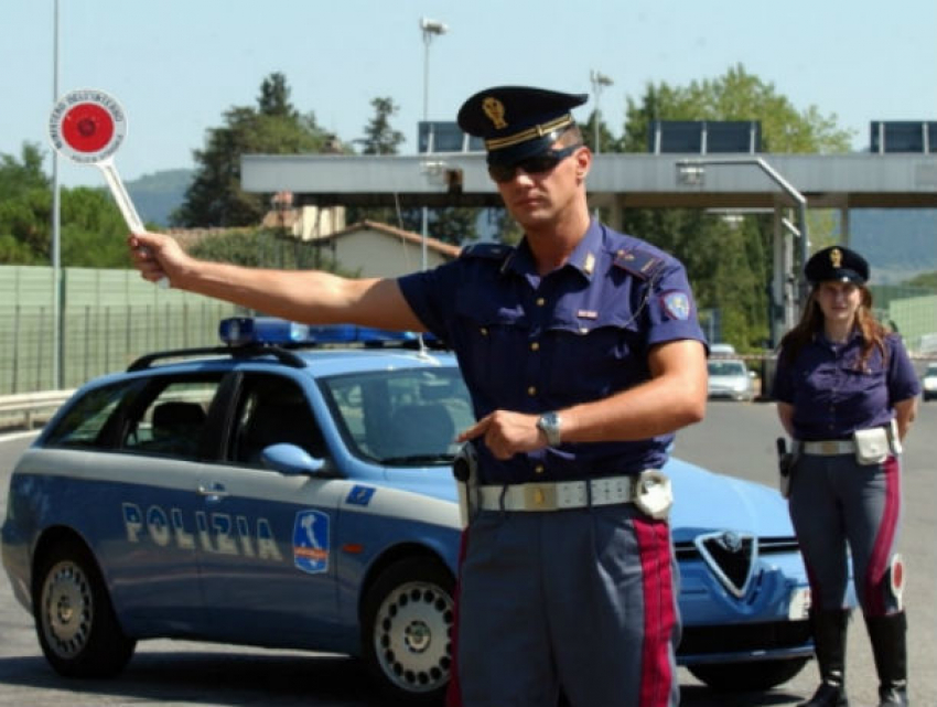 Пьяный, без прав и с фальшивой лицензией: водителя из Молдовы арестовали в Италии