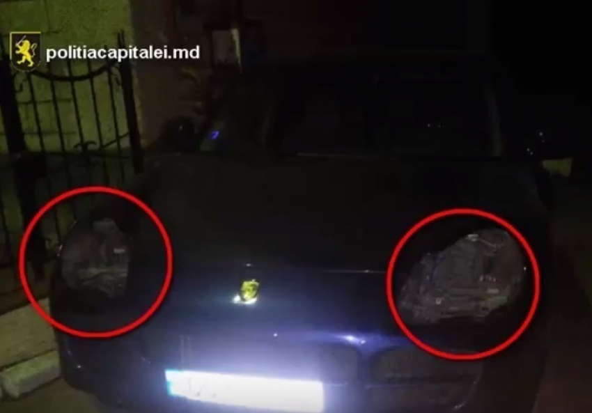 В Кишиневе подростков поймали в момент кражи фар с Porsche