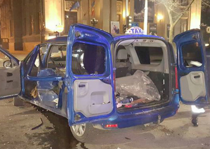 Пассажирка такси и водитель получили травмы в ДТП в центре Кишинева