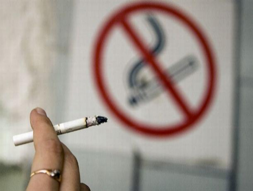 Оштрафованному за курение в публичном месте мужчине не удалось добиться отмены штрафа 