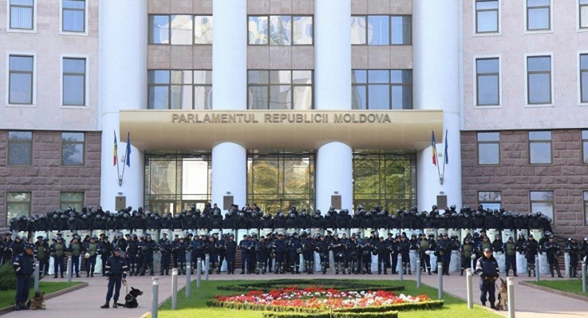 LIVE! У здания Парламента РМ проходит общенациональный митинг против избрания правительства 