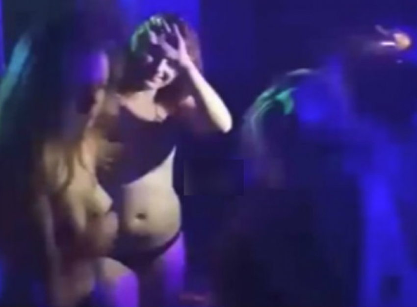 "Горячие танцы» обнаженных украинских девушек в ночном клубе попали на видео