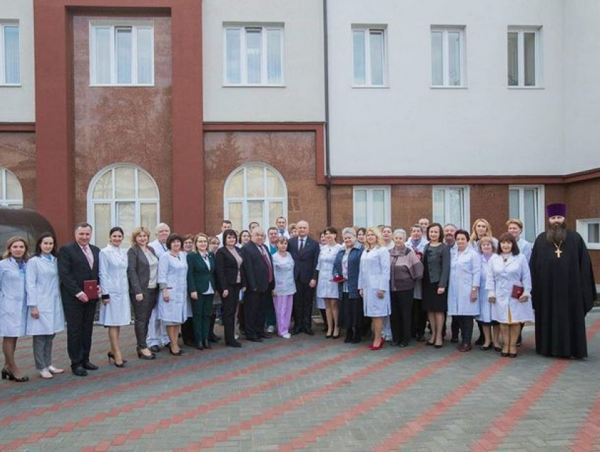 Президент посетил больницу Святого Архангела Михаила: состоялось вручение наград