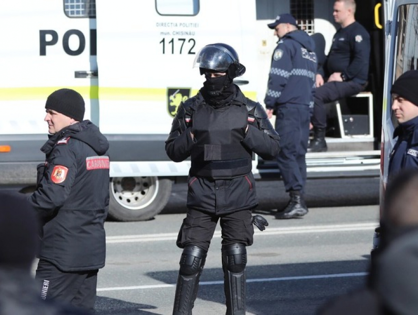 130 тыс. долларов, 150 обысков у оппозиционеров: возбуждено дело против политиков, прилетевших со съезда в Москве