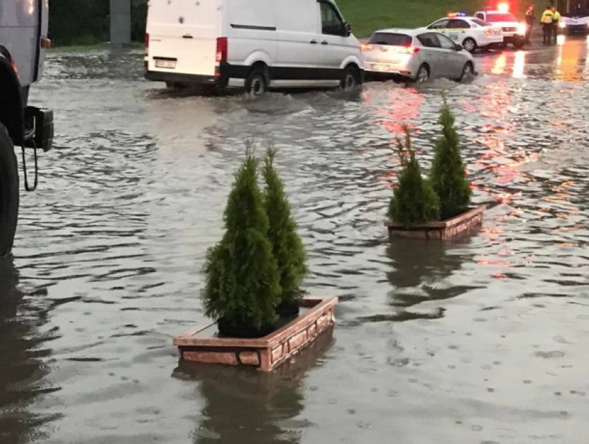 Дороги Кишинева парализованы после ночного разгула стихии