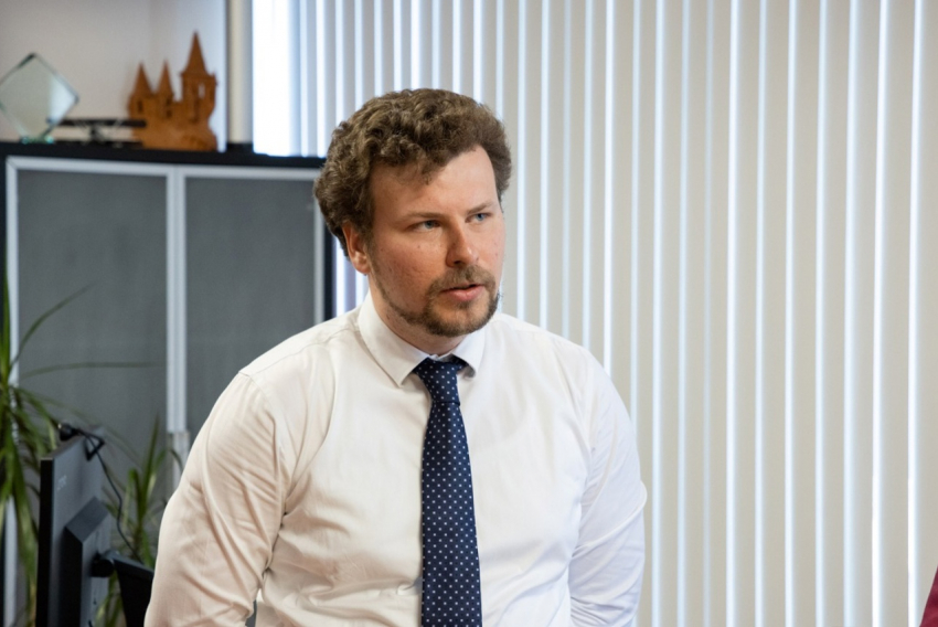 Министр призвал срочно сообщать о случаях сбора средств на «подарки учителям"