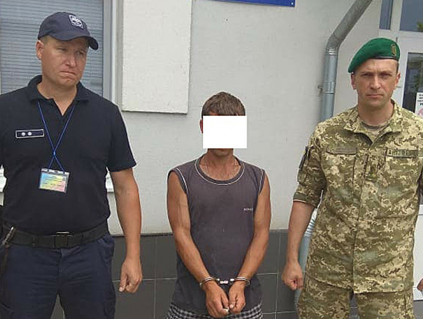 Сутенер из Молдовы, который пять лет прятался в Одесской области, оказался маленьким мужчиной
