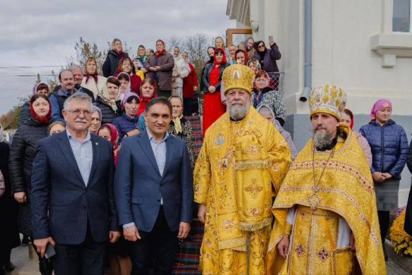 Стояногло с семьей принял участие в освящении церкви в селе Припичены-Резешь