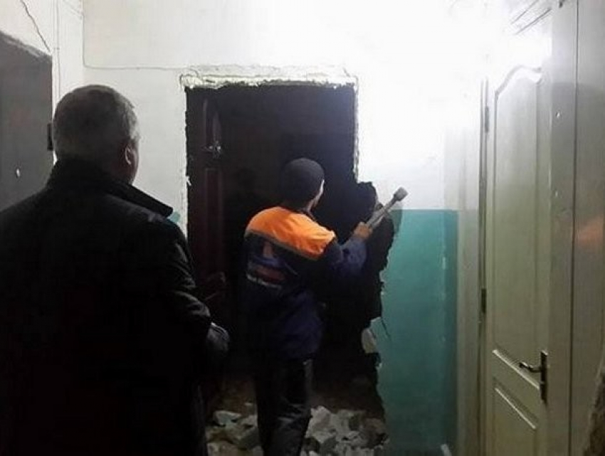 Незаконно установленная дверь в доме на Рышкановке посеяла вражду между соседями