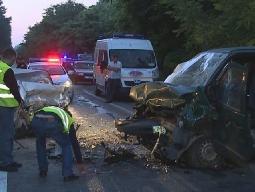 Мать, девочку и 9-девятимесячного младенца насмерть сбил автомобиль под Киевом