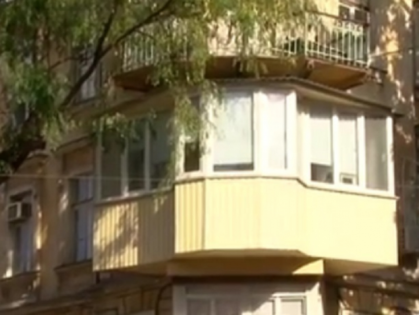 Топ-12 самых уродливых балконов, опозоривших Одессу, показали на видео