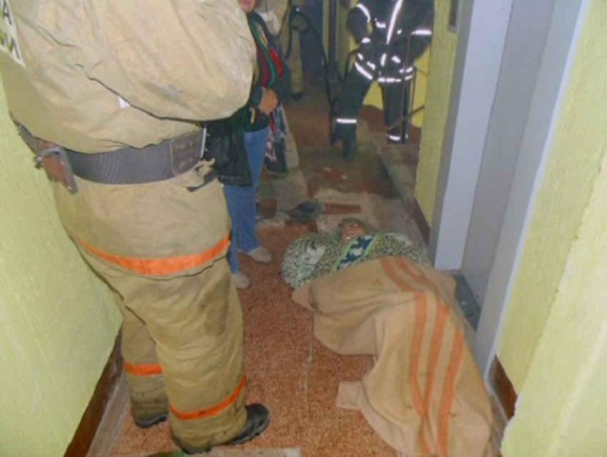 Женщина получила страшные ожоги в ночном пожаре в Дурлештах