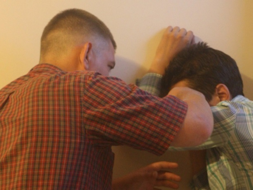 Мужчина ударил ножом своего брата на глазах сестры в Яловенском районе