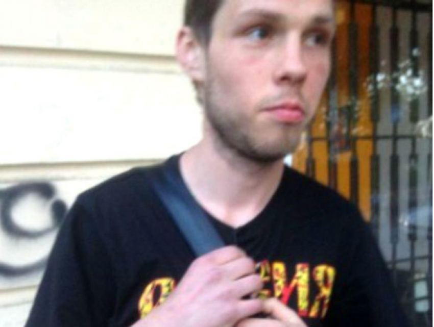 Радикалы в Одессе сорвали с юноши «провокаторскую» футболку «Россия, вперед»