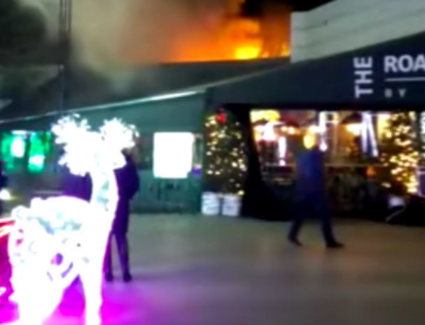 Огненное окончание новогоднего корпоратива в модном одесском ресторане сняли на видео