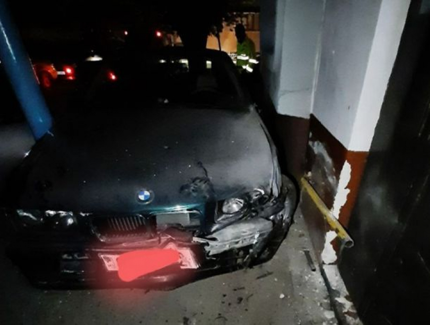 В Унгенах выпивший «боевик» на BMW уничтожил газовую трубу в жилом доме