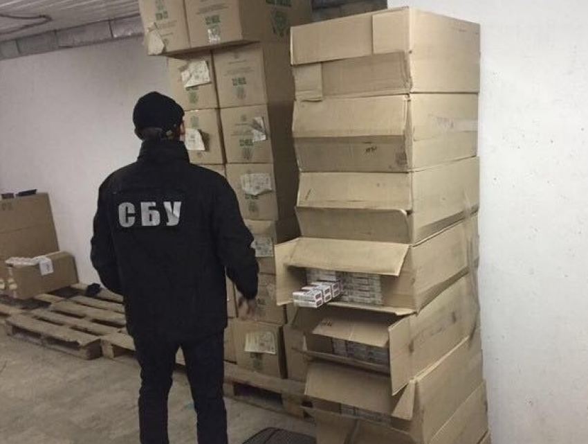 Крупную партию контрафактных сигарет из Приднестровья обнаружили в Одессе