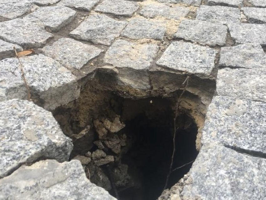 Чудовищный провал Киртоакэ: на знаменитой улице образовалась дыра 