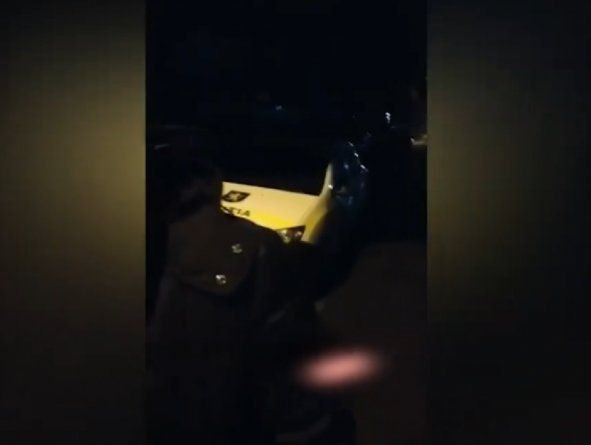 Полицейский и активист СтопХам схлестнулись из-за неправильно припаркованного служебного авто
