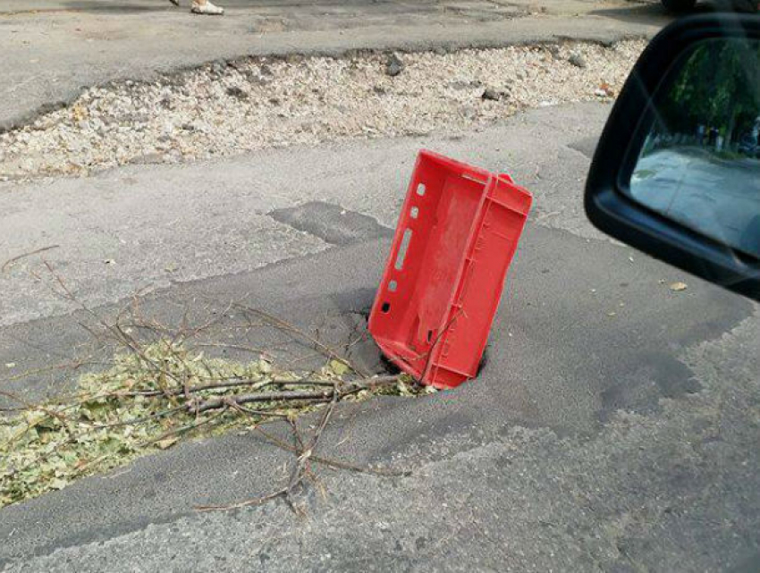 Необычный способ предупреждения водителей об опасности на дороге придумали в Кишиневе