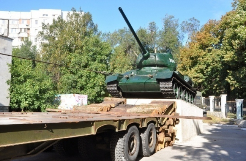 Додон: Депутаты парламентского большинства сели в демонтированный Шалару танк и прут напролом 