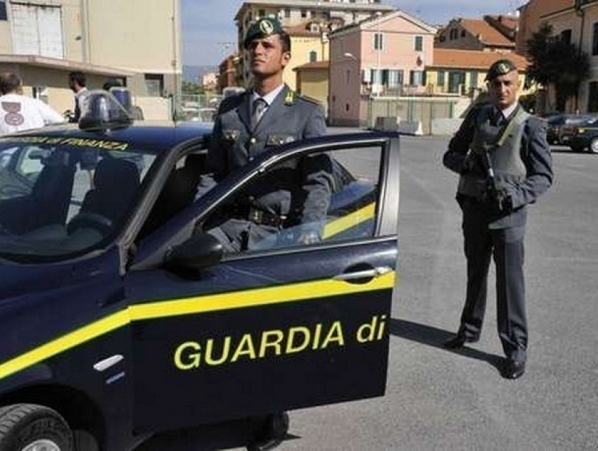 Водителя микроавтобуса из Молдовы с сотней посылок наказали в Италии