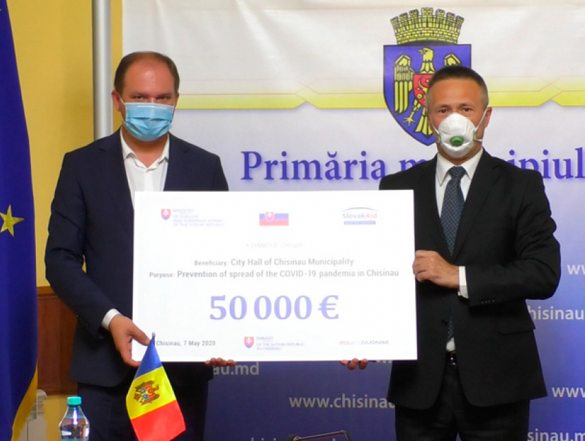 Посольство Словакии передало примэрии Кишинева 50 тысяч евро для борьбы с коронавирусом 