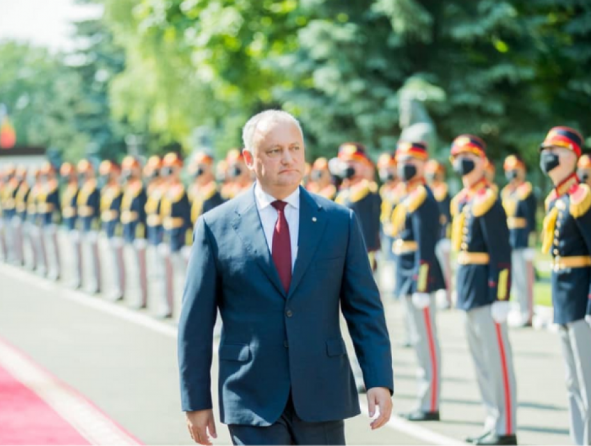 Военные из Молдовы, участвовавшие в Параде Победы, получили дипломы от Игоря Додона
