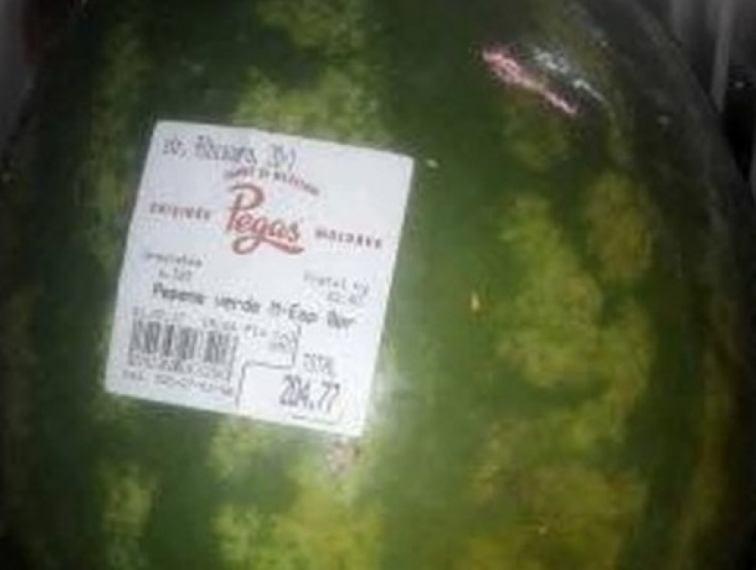 «Идиотизмом» назвали баснословную цену на арбузы в столичном супермаркете